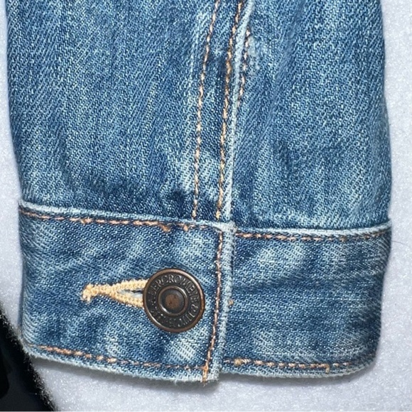 Abercrombie & Fitch size S med. blue distressed denim button front Jean jacket - Picture 12 of 15
